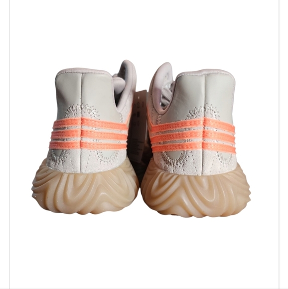 NEW Adidas Sobakov J Mens Sneaker Beige Orange Stripes Gum Sole SIze 5.5 EE6530 - Picture 4 of 11